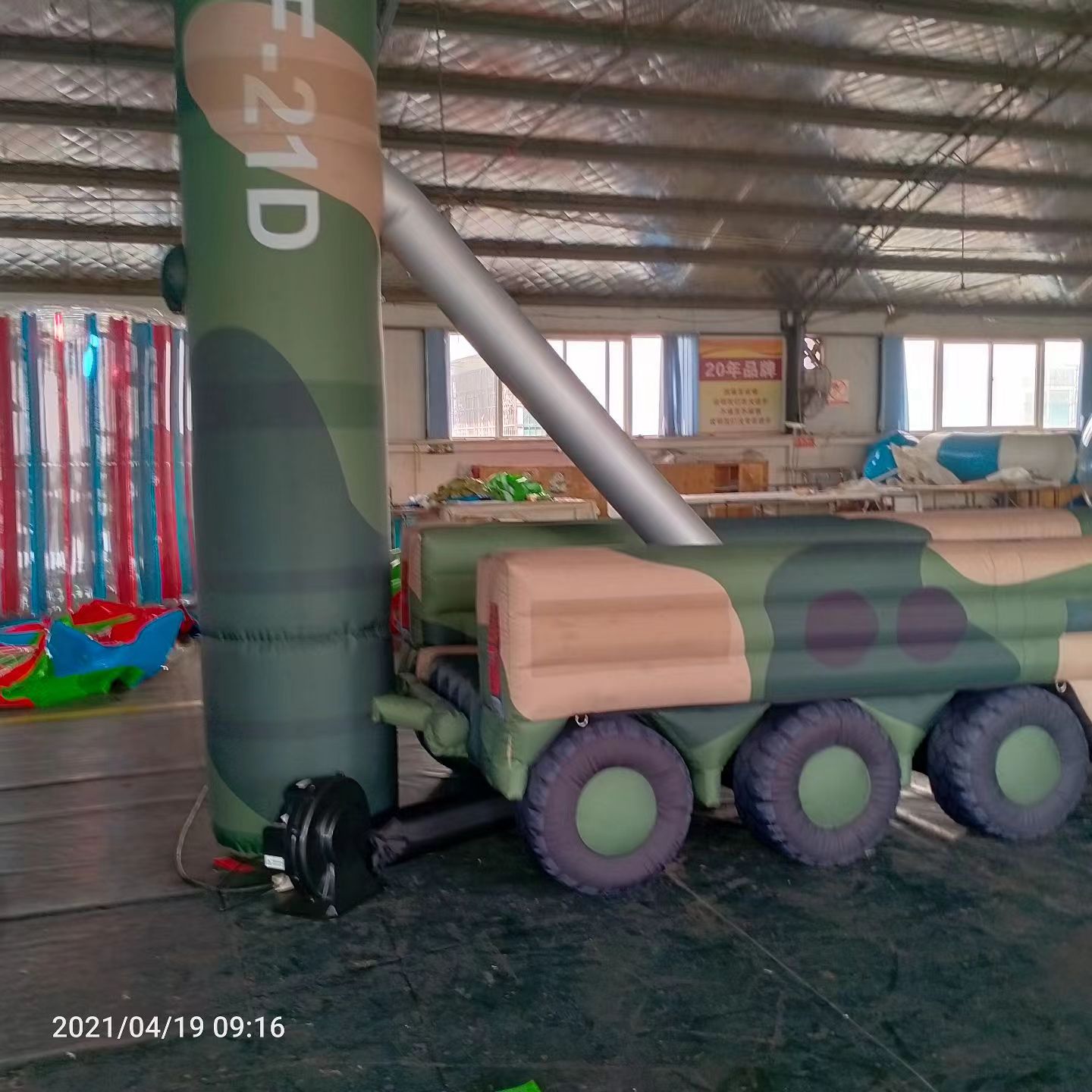 黎川军事演习中的充气目标车辆：模拟发射车雷达车坦克飞机